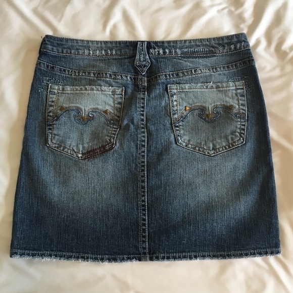 Silver Jeans Denim Skirt | Size 30 - Picture 3 of 8